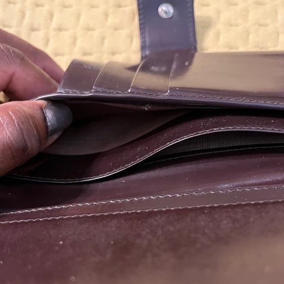 Gucci leather wallet. 100% Authentic. PreLoved but still lots of life left. - Picture 10 of 16